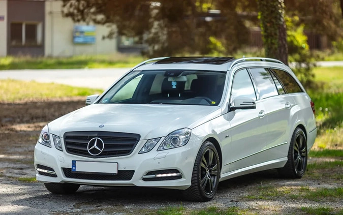 Mercedes-Benz Klasa E cena 33900 przebieg: 284000, rok produkcji 2011 z Ujazd małe 667